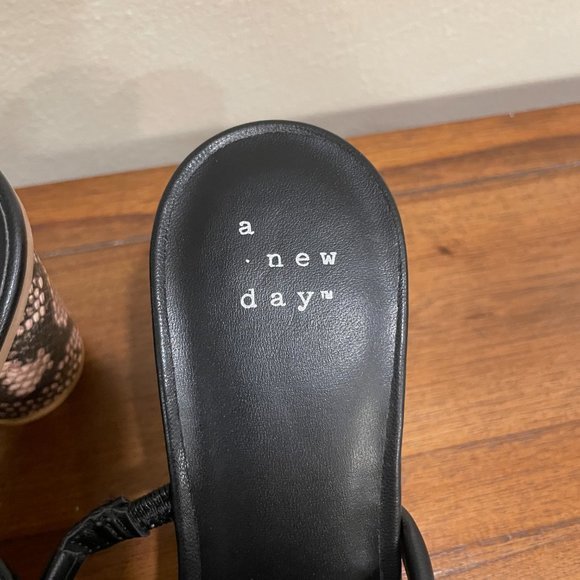 NWOT A New Day Black Snake Skin Round Heels in size 6.5 - Picture 8 of 8